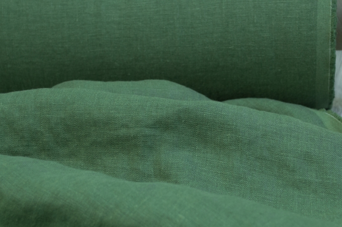 Лён умягченный защитно-зелёного цвета. Энзимная стирка.