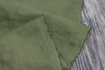 Лён костюмно-плательный умягченный защитно-зелёный. Энзимная стирка.