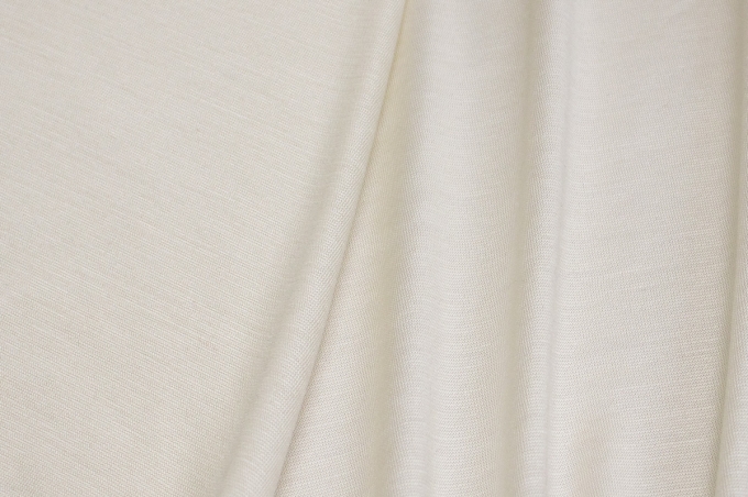 Трикотаж из натурального шелка кремового цвета