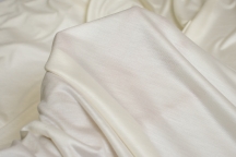 Трикотаж из натурального шелка кремового цвета