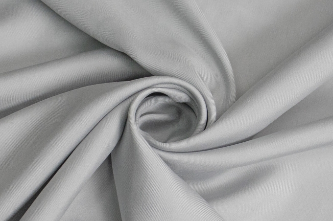 Итальянский шёлк-твил светло-серого цвета