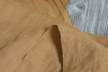 Лён костюмно-плательный желто-коричневый с эффектом мятости