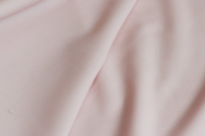 Loro piano! Итальянская костюмно-плательная шерсть нежного розово-сиреневого цвета