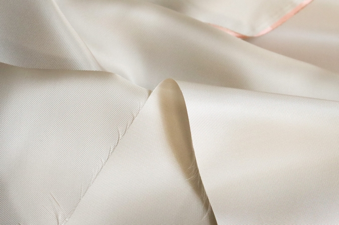 Вискозная подкладочная ткань серо-бежевого цвета