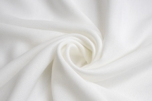 Итальянская костюмно-плательная вискоза-креп белая.