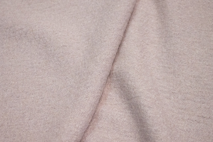 Итальянский шерстяной трикотаж-букле с вискозой пудровый