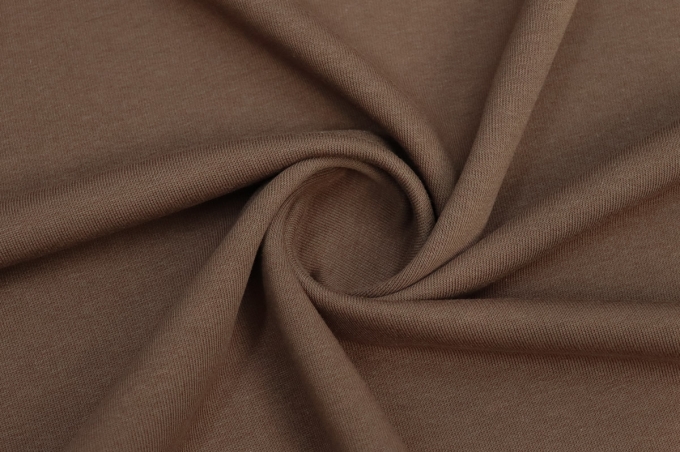 Knitted fouter 3 thread looped milk chocolate